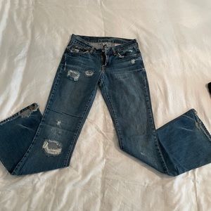 Lucky brand distressed blue jeans